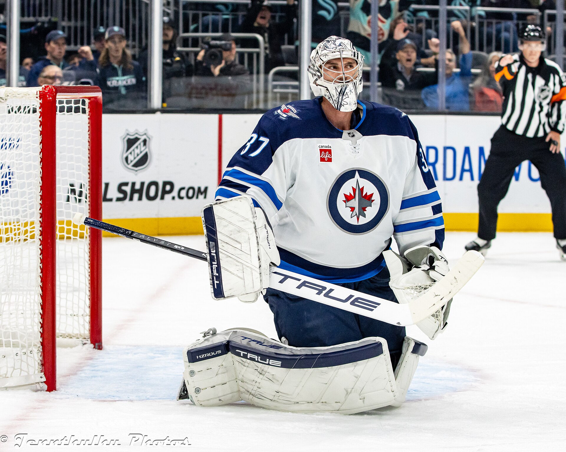 Connor Hellebuyck of the Winnipeg Jets in October 2024